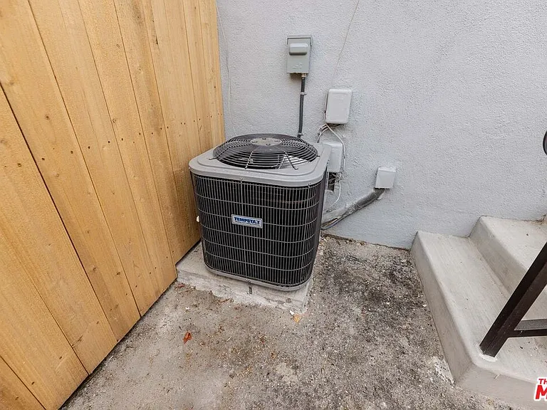 302 N Maple St — Photo 29