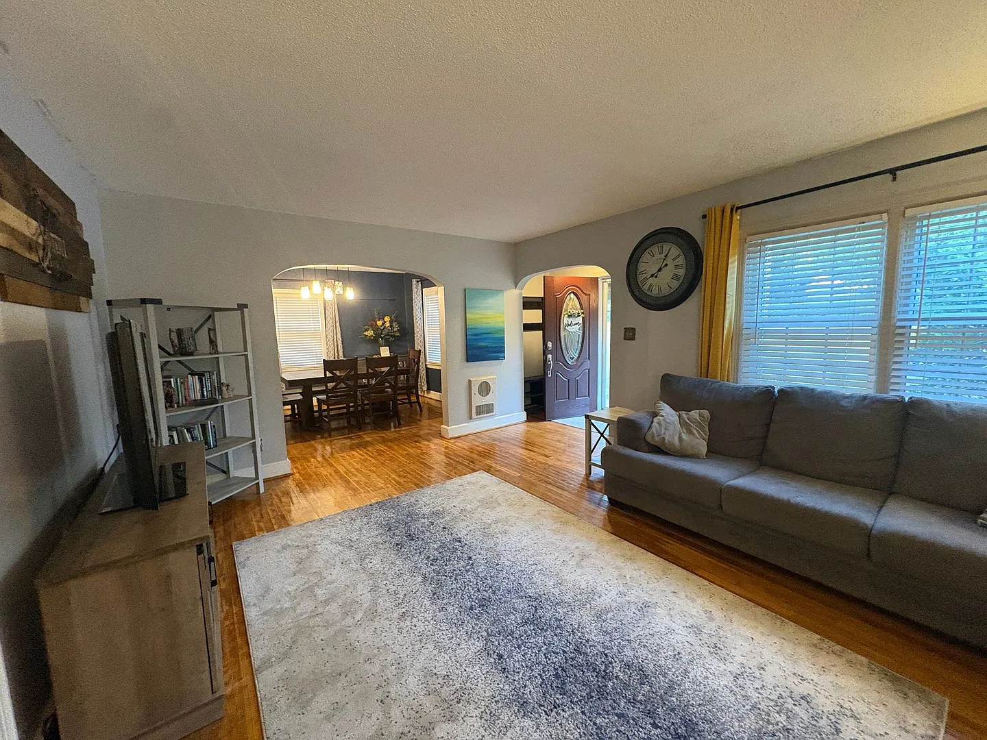 Spacious Chattanooga Home With Finished Basement, Multiple Flex Rooms & Large Corner Lot — Photo 2