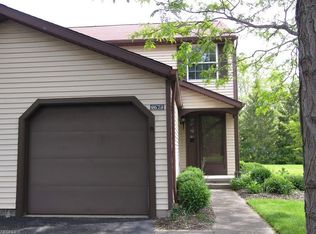 9674 E Idlewood Dr, Twinsburg, OH 44087