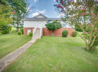 204 Hammond Ave, Mount Carmel, TN 37645