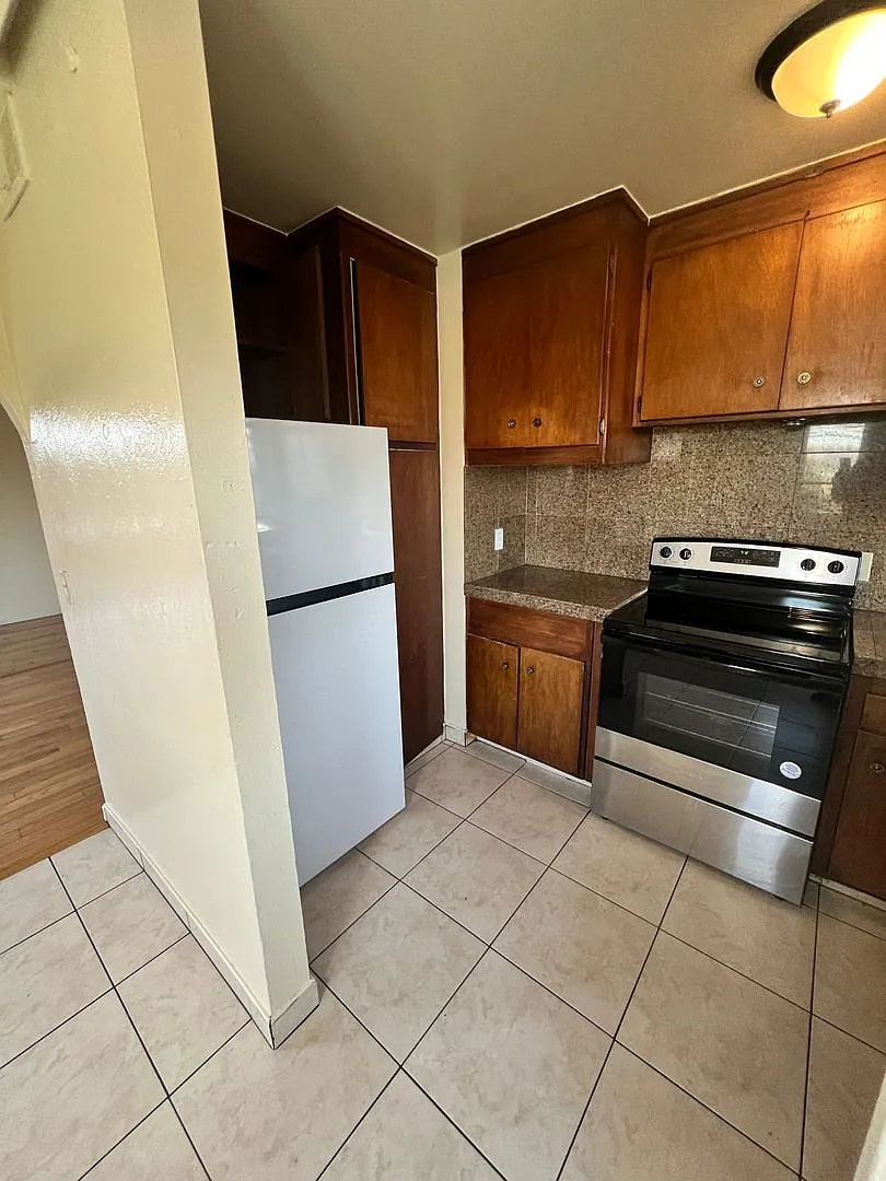 560 - 2870 Almaden Expwy — Photo 2