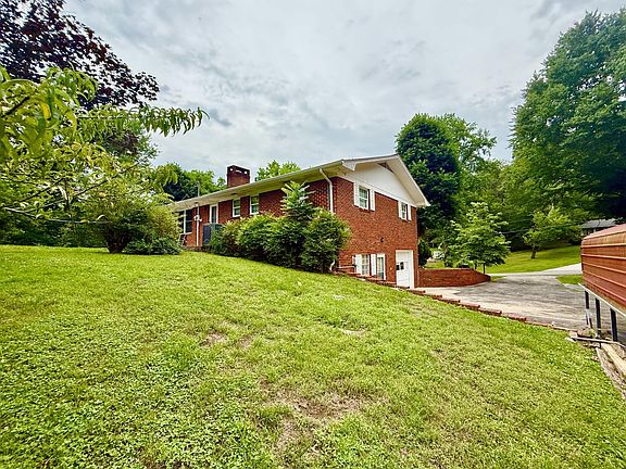 5th image of 432 Mahogany St