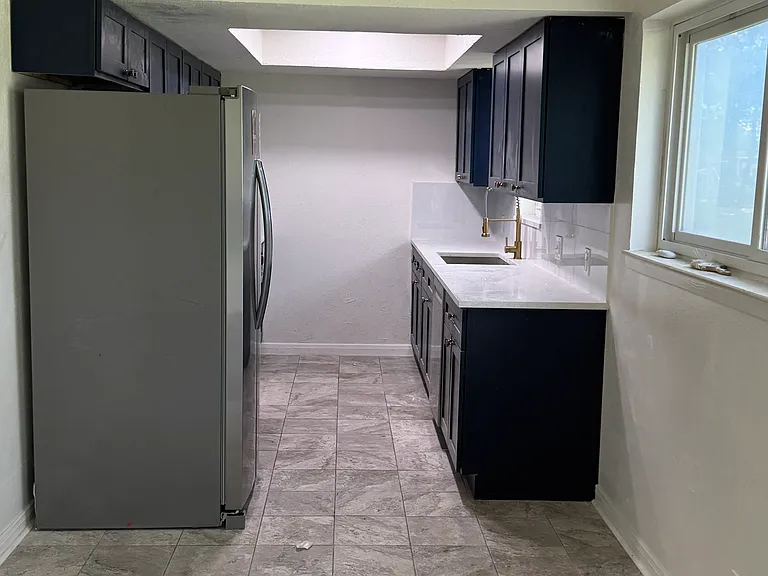 748 Oakwood Ave — Photo 5