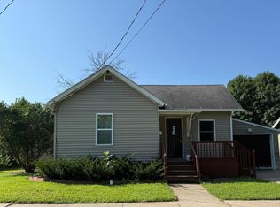 806 E 5th St, Vinton, IA 52349