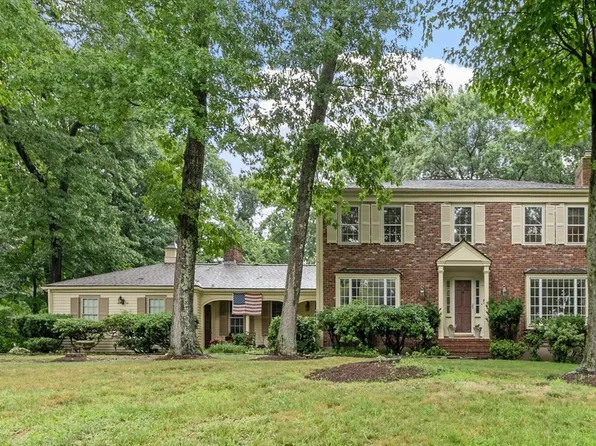 19 Huntingdon Rd, Lynnfield, MA 01940