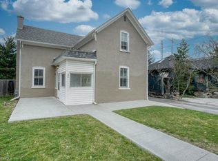 82 Bond St, Cambridge, ON N1R4B6