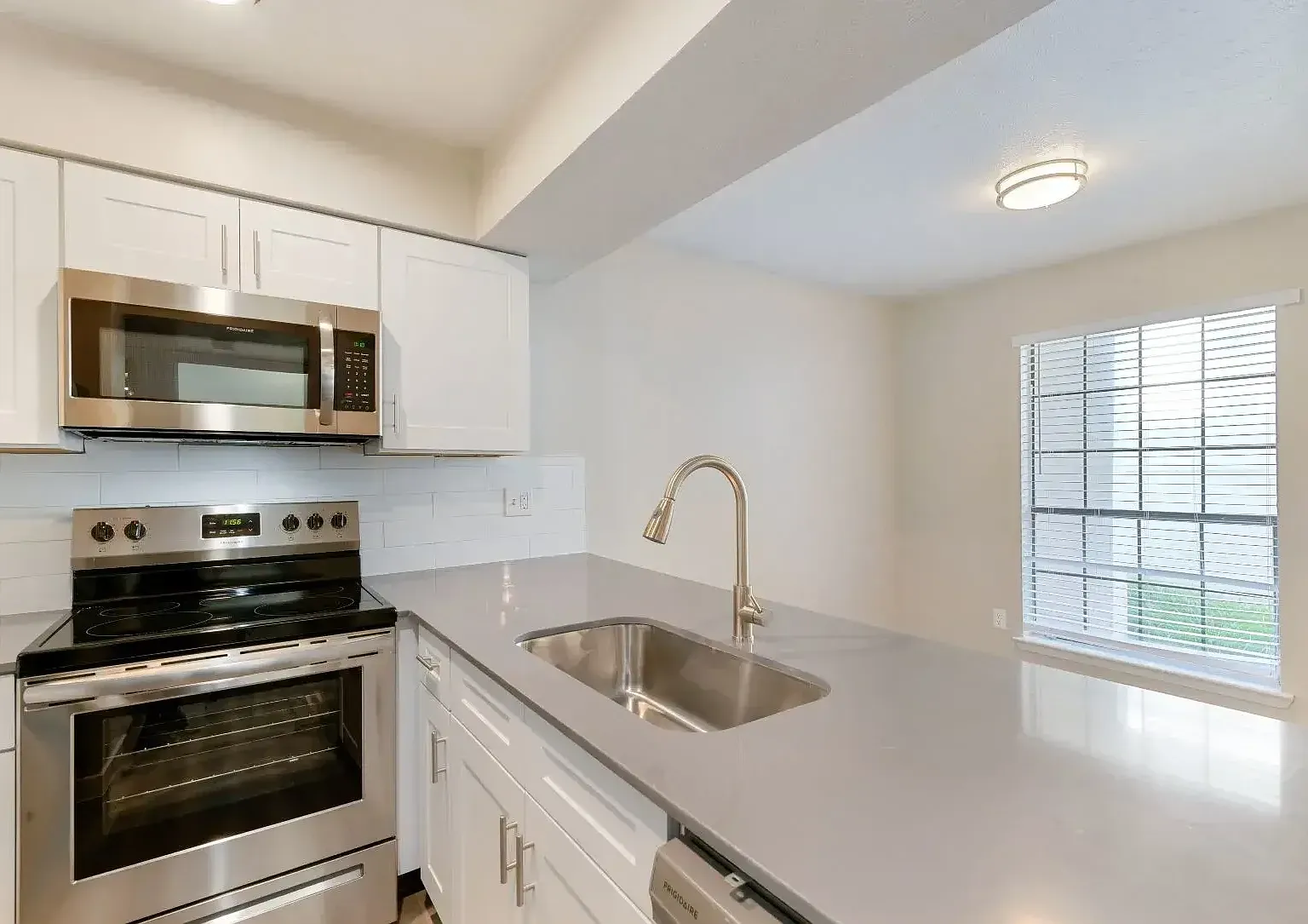 Rayside Residences — Photo 2