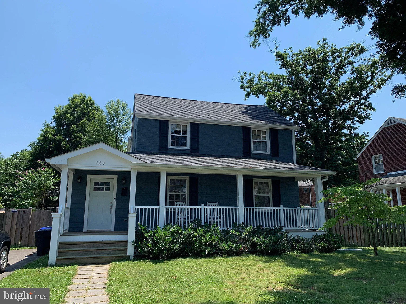 4 bed, 2.5 bath, 2276 sqft, $5,200 — Photo 2