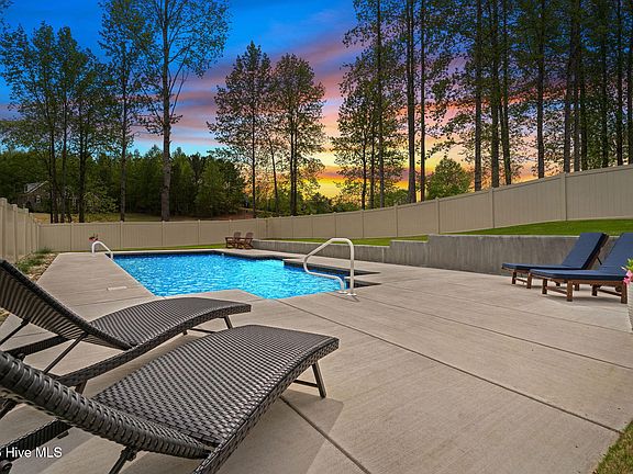 3rd image of 755 Cambridge Drive