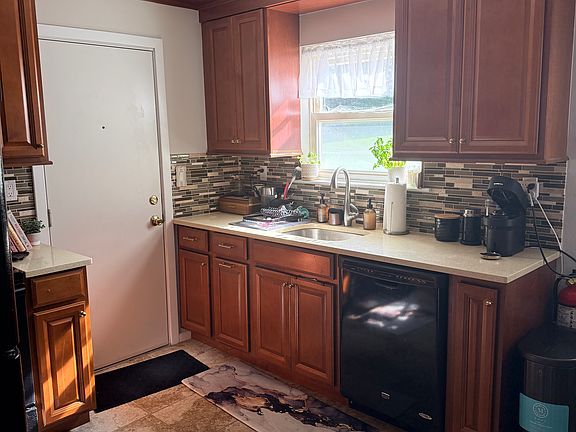 4th image of 14 Rolling Ridge Rd