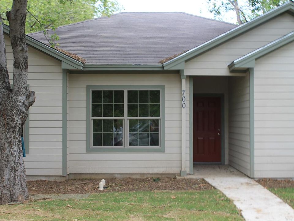 700 RR Ave.