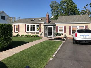 17 River Ln, Brookhaven, NY 11719