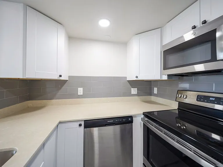 Alta View Apartments — Photo 8