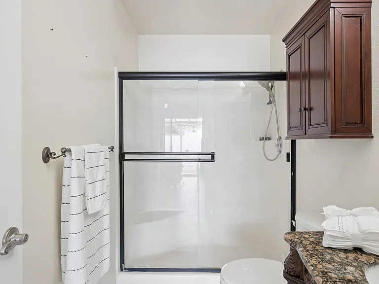 2319 E Loma Vista Dr — Photo 21