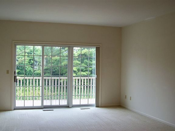 3rd image of 1436 Bradford Ct