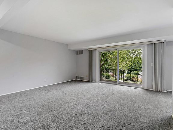 5th image of 238 Crocker Dr APT D