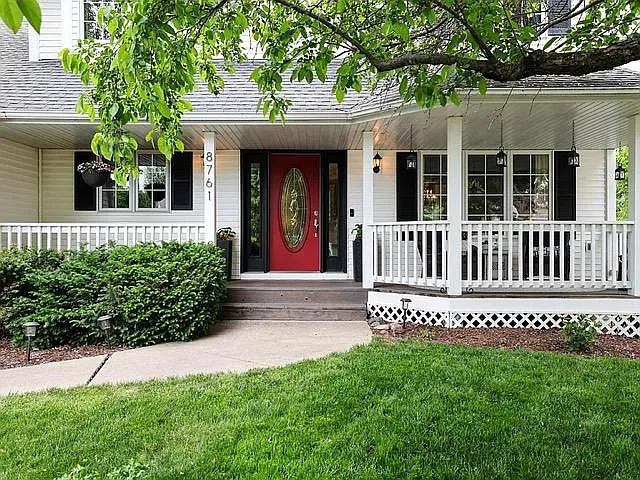 8761 Inverness Rd — Photo 2