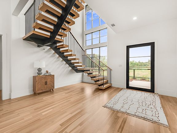 3rd image of 7517 Sunnyview Ln