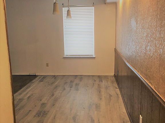 3rd image of 2431 Woodoak Ct