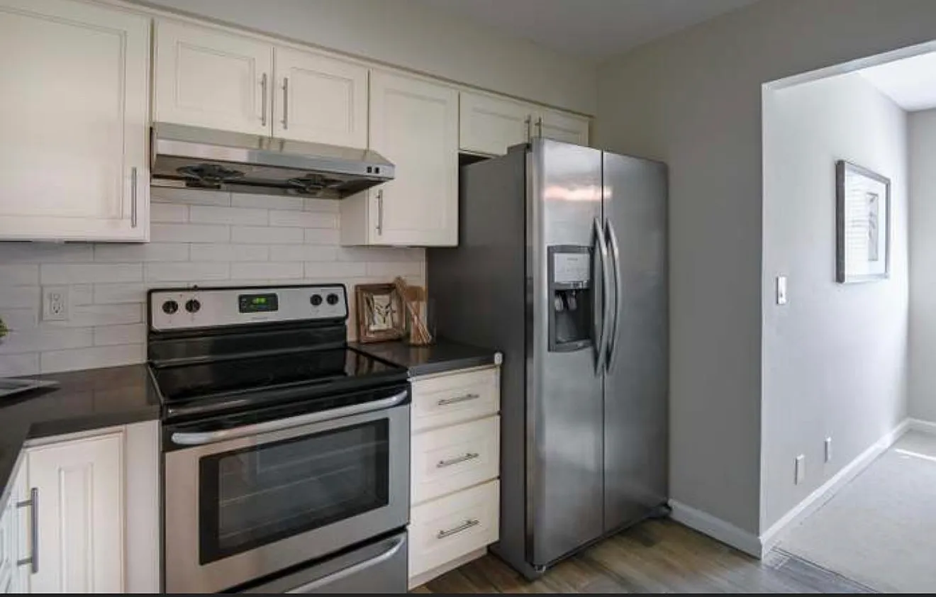 2 bed, 861 sqft, $2,600 — Photo 3