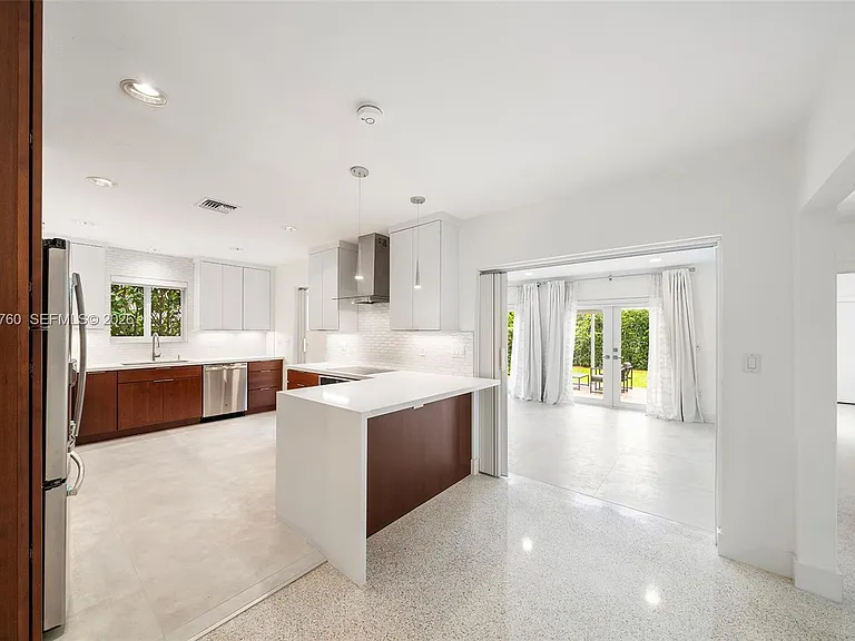 415 Navarre Ave — Photo 6