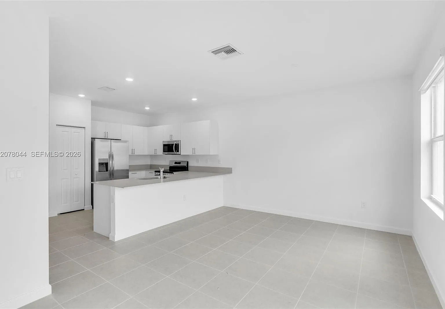 3 bed, 2.5 bath, $2,500 — Photo 4