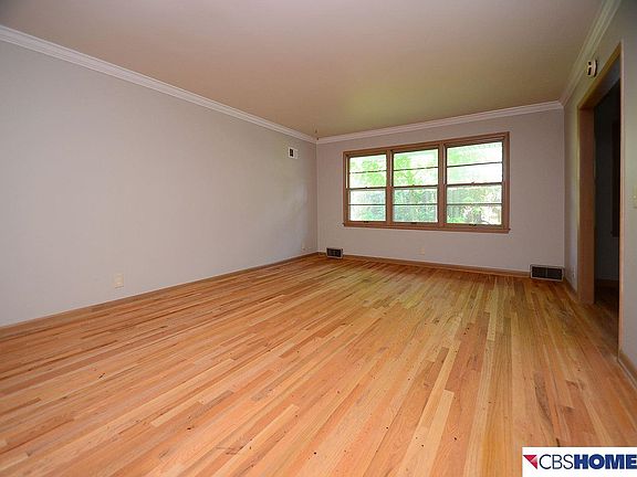 3rd image of 702 Dillon Dr