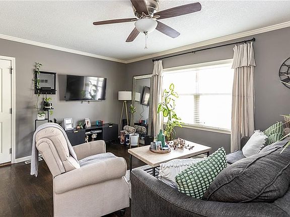 3rd image of 4526 Roanoke Pkwy #4