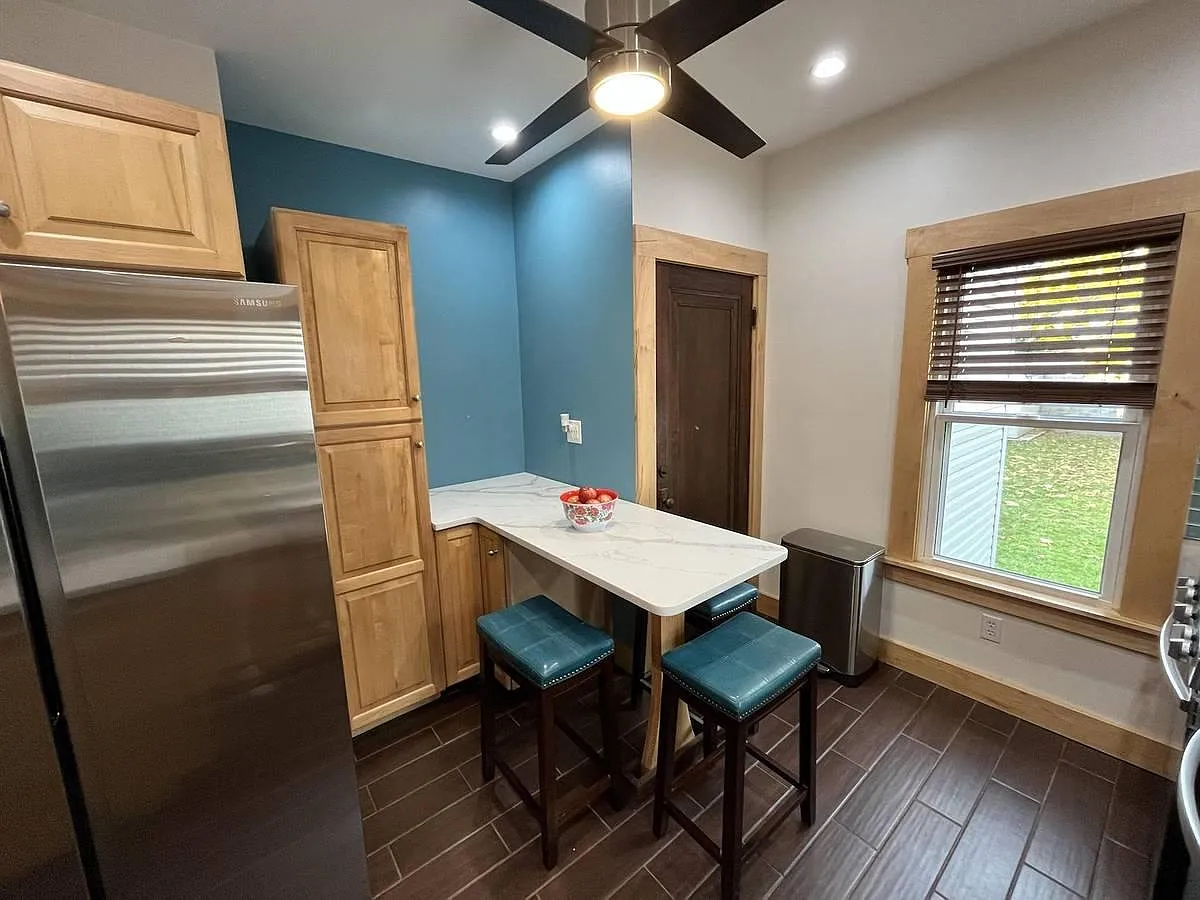 1384 Kenilworth Ave — Photo 4