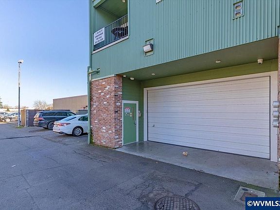 3rd image of 227 Commercial St NE