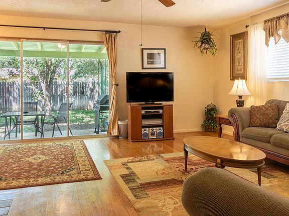 2nd image of 802 Avenida Del Sumbre