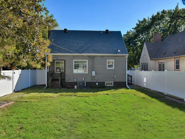 755 Cottage Ave E, Saint Paul, MN 55106
