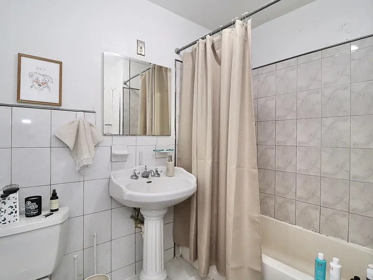 270 Montgomery St #2 — Photo 21
