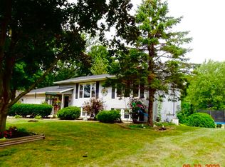 933 E 12th St, Holland, MI 49423
