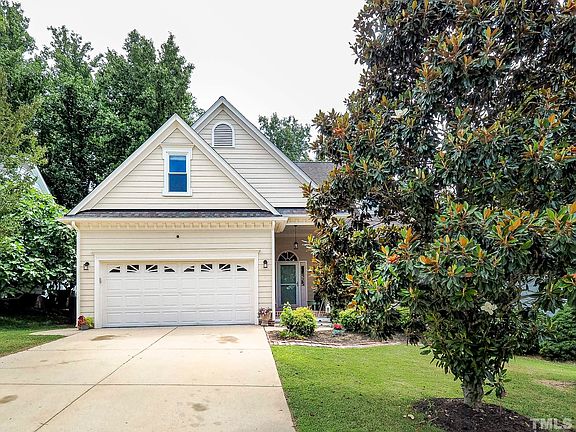 2nd image of 302 Abbey Oak Ln