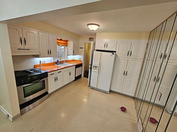 2nd image of 46 Woodward Ave Floor 1