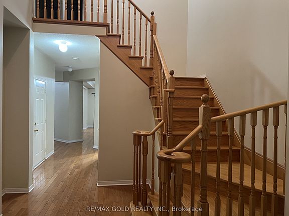 5th image of 138 Degrassi Cove Cir