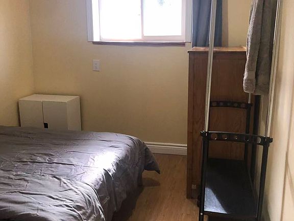 2nd image of 3397 Stoney Cres