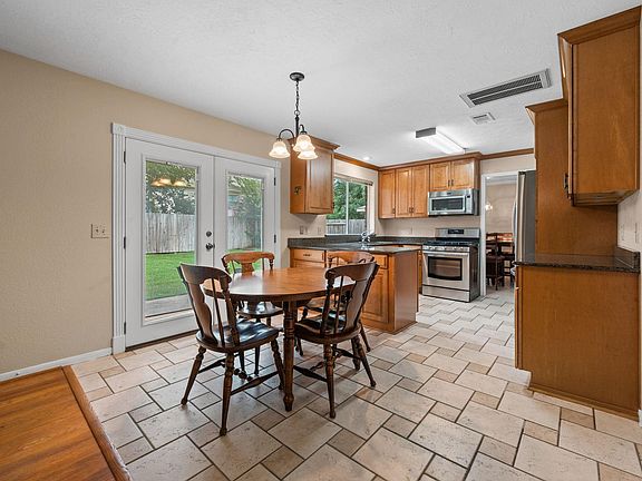 4th image of 9302 Wandsworth Dr