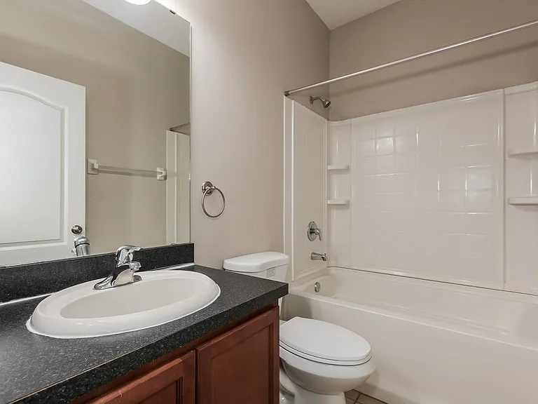3911 Constantine Loop — Photo 14