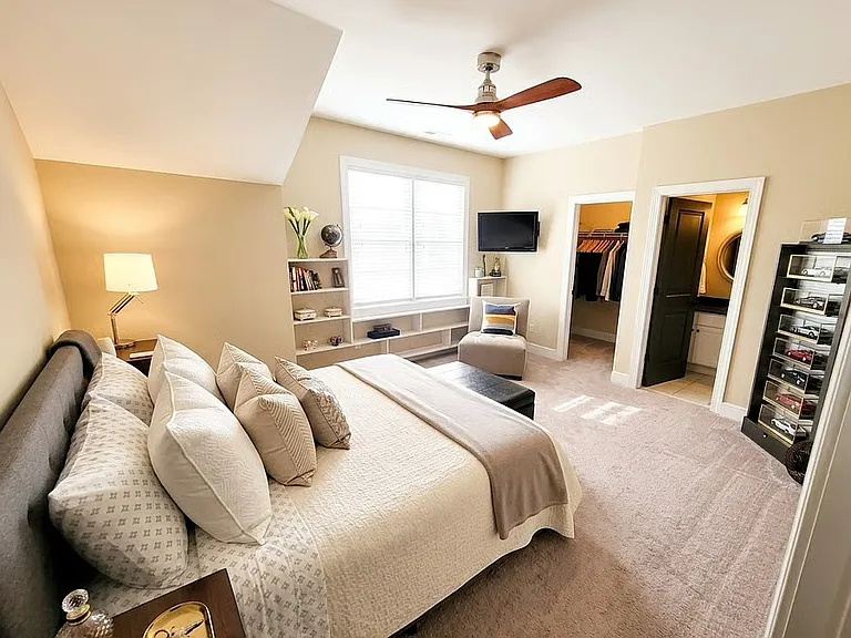 4580 Carriage Walk Ln — Photo 9