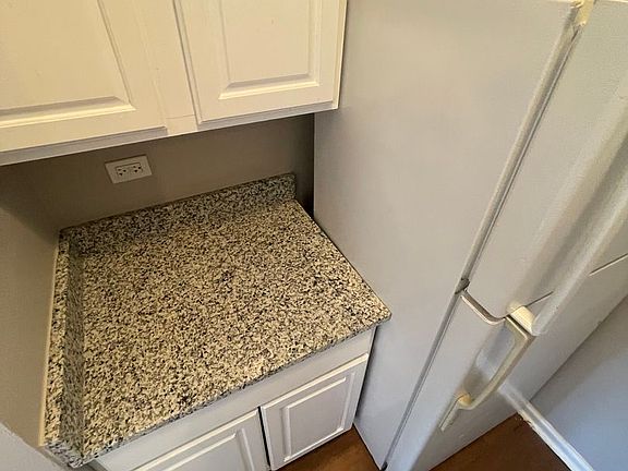 5th image of 7852 S Ellis Ave #308