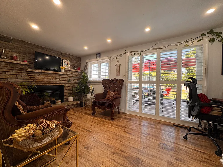 1028 Valentine Dr — Photo 18