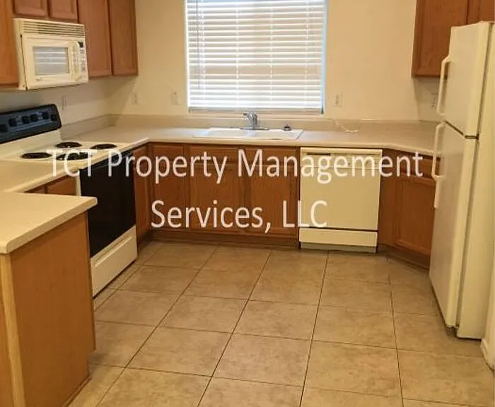 7922 W Chickasaw St — Photo 5