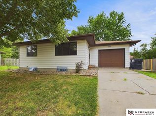221 Manatt Ct, Lincoln, NE 68521