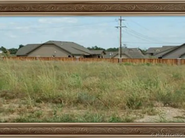 2912 SE Pheasant Ct, Bartlesville, OK 74006