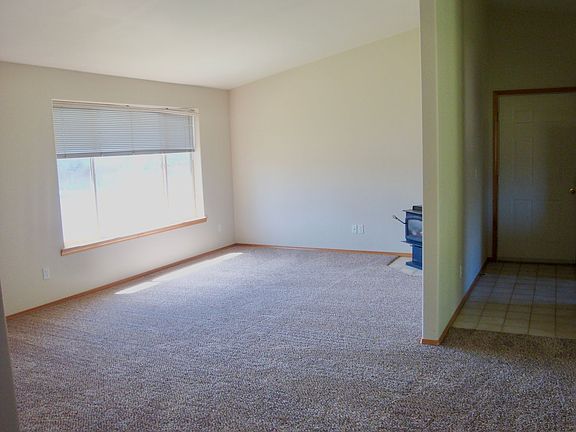 5th image of 2144 SW Reindeer Ave #2146