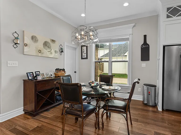 301 Rosedown Ln — Photo 10