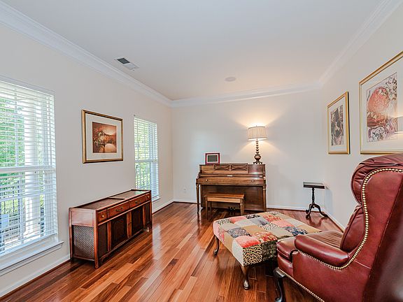 5th image of 405 Beech Bluff Dr