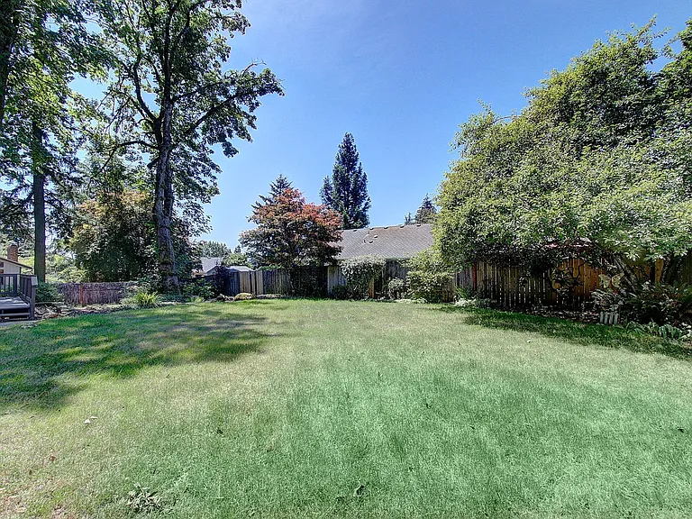1114 SE 106th Ct — Photo 12